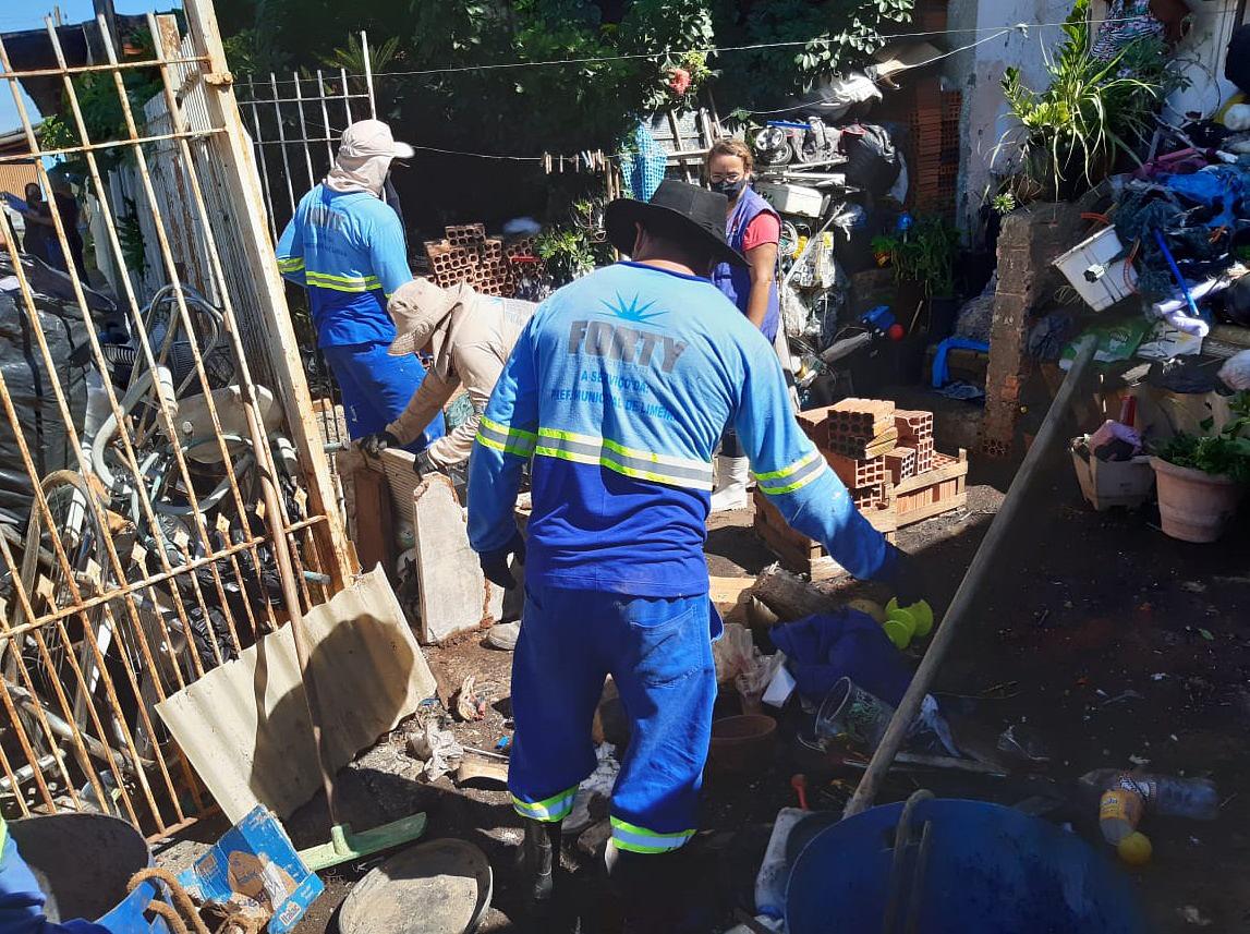 Vista Alegre e Santina em Limeira recebem serviços de limpeza contra a dengue