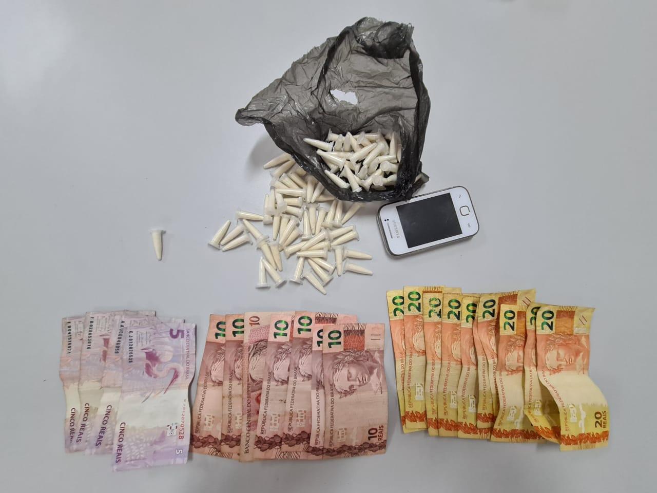 GCM de Limeira faz apreensão de 84 pinos de cocaína, celular e dinheiro