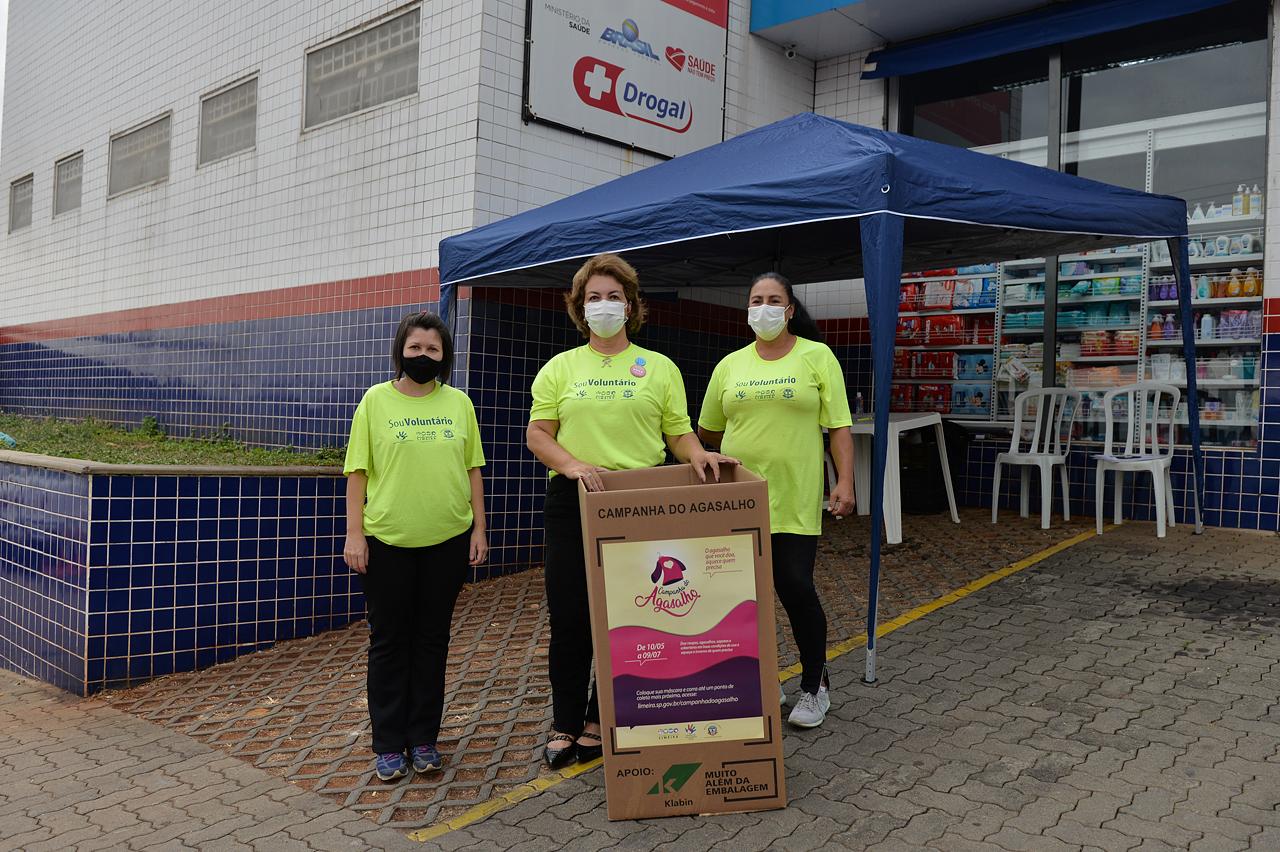 Fundo Social de Limeira realiza primeiro drive-thru da Campanha do Agasalho