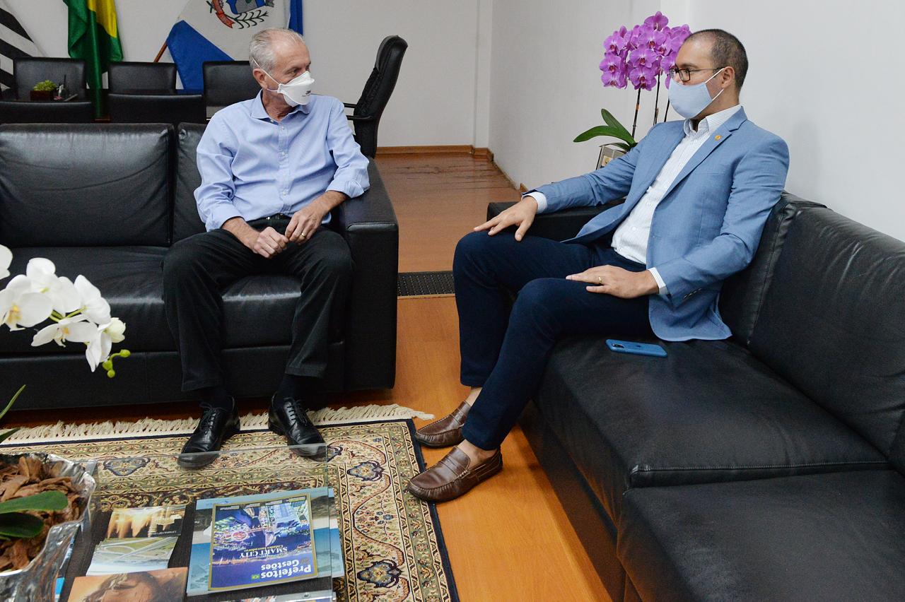 Prefeito de Limeira recebe deputado Alex de Madureira