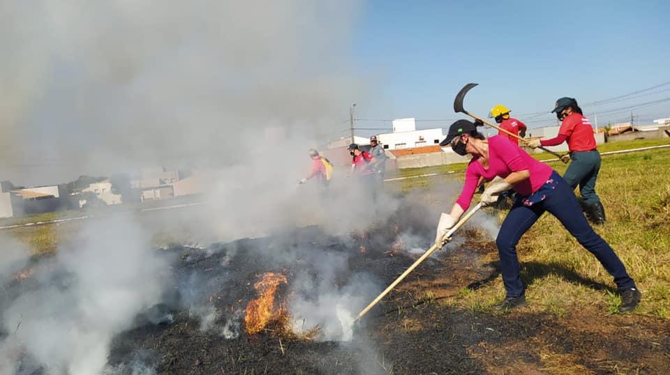 Bombeiros de Cordeirópolis recebem treinamento da “Operação Corta Fogo 2021”