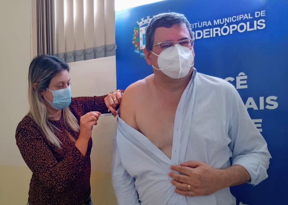 Prefeito de Cordeirópolis foi vacinado com a AstraZeneca