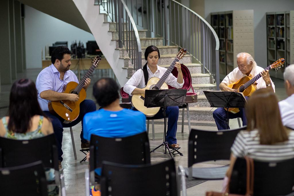 Violões Artes Trio fará show online nesta quinta-feira (01)