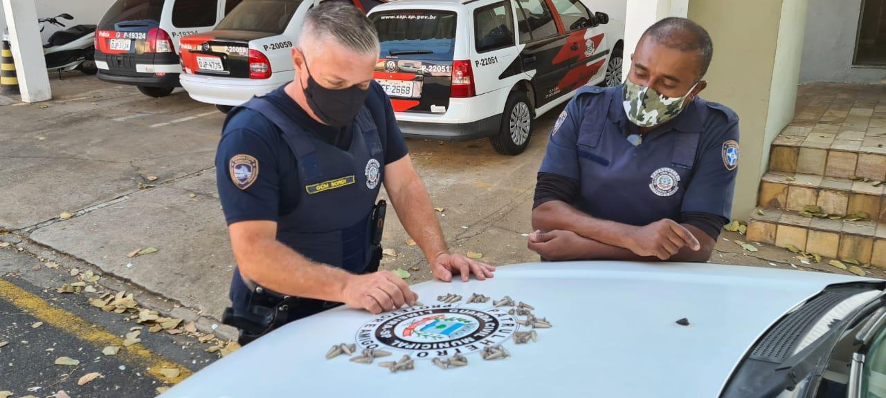 Suspeito de portar 57 pinos de cocaína é detido pela GCM