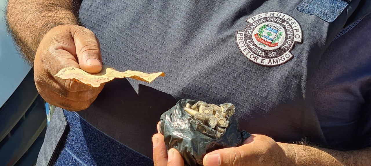 GCM apreende adolescente suspeito de esconder cocaína em tubulação de água