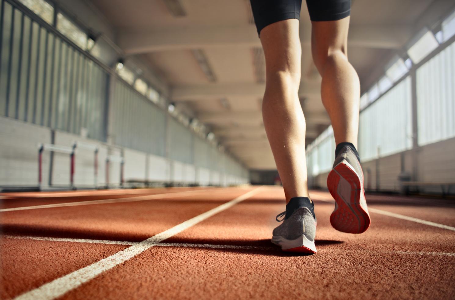 Médica explica como a alimentação e os exercícios físicos podem ajudar na recuperação da covid-19