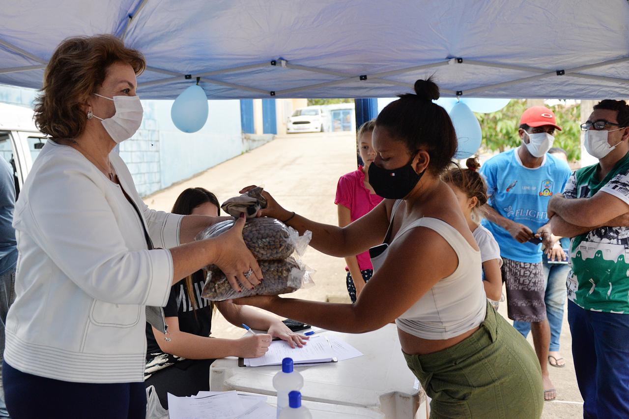 Roberta Botion acompanha entrega da Campanha do Agasalho Pet