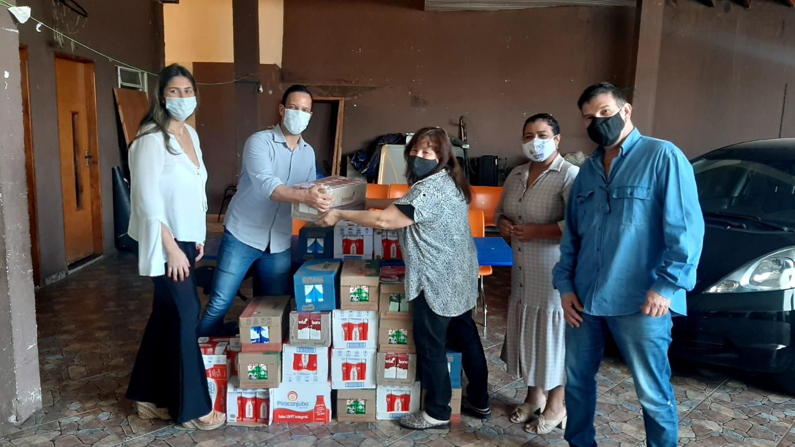 Igreja Nazareno recebe doação de 300 litros de leite