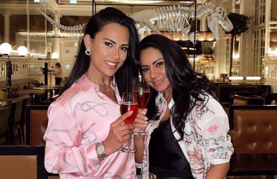 Empresária Cleo Pillon comemora aniversário ao lado da amiga Ex BBB Kelly Medeiros, em Lisboa