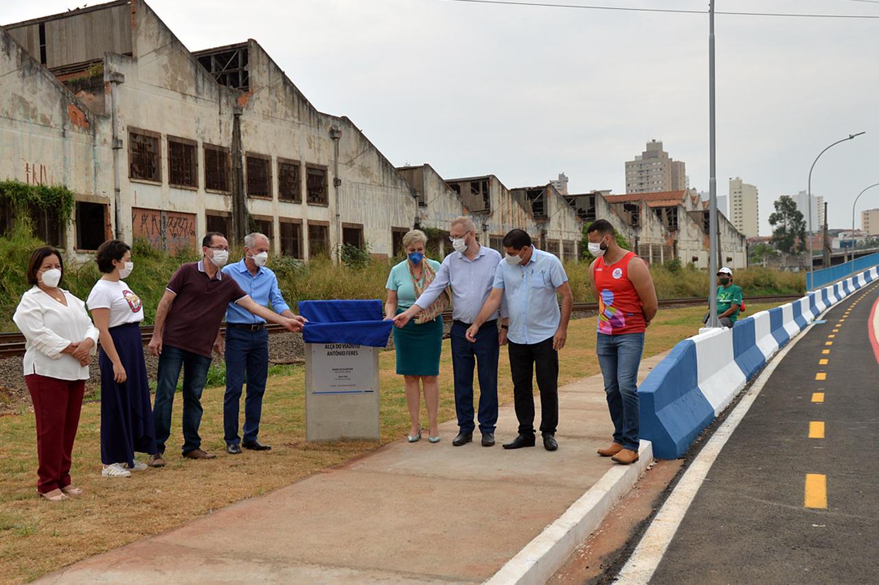 Prefeito de Limeira faz entrega de alça de viaduto e libera marginal oeste