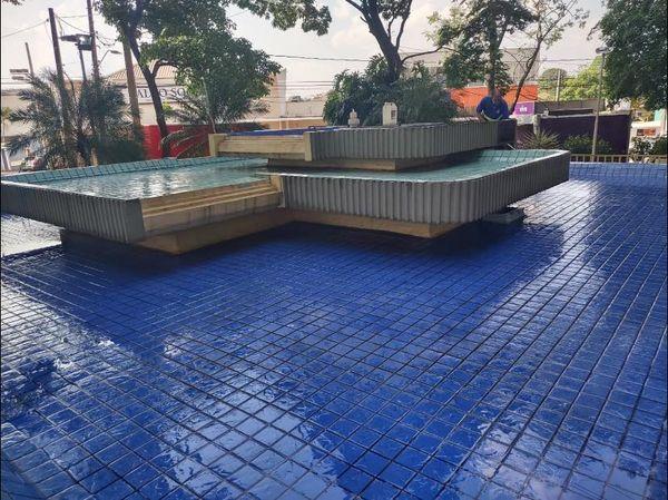 Prefeitura de Cordeirópolis realiza limpeza da Praça Central e desobstrução de bueiros