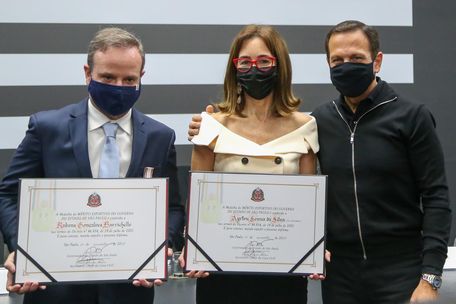 Governo de SP presta homenagem a Rubens Barrichello e Ayrton Senna