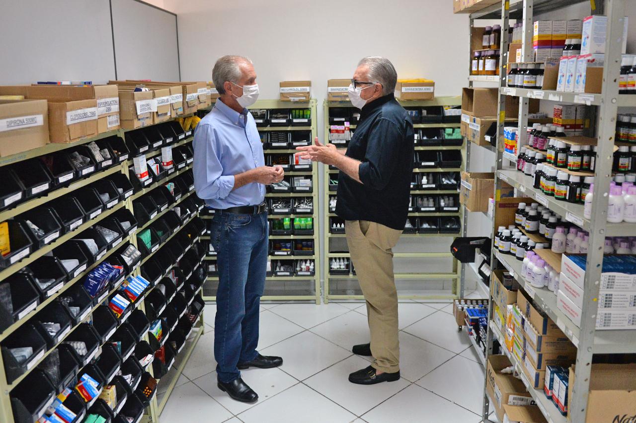 Prefeito de Limeira visita novas instalações da Farmácia Municipal