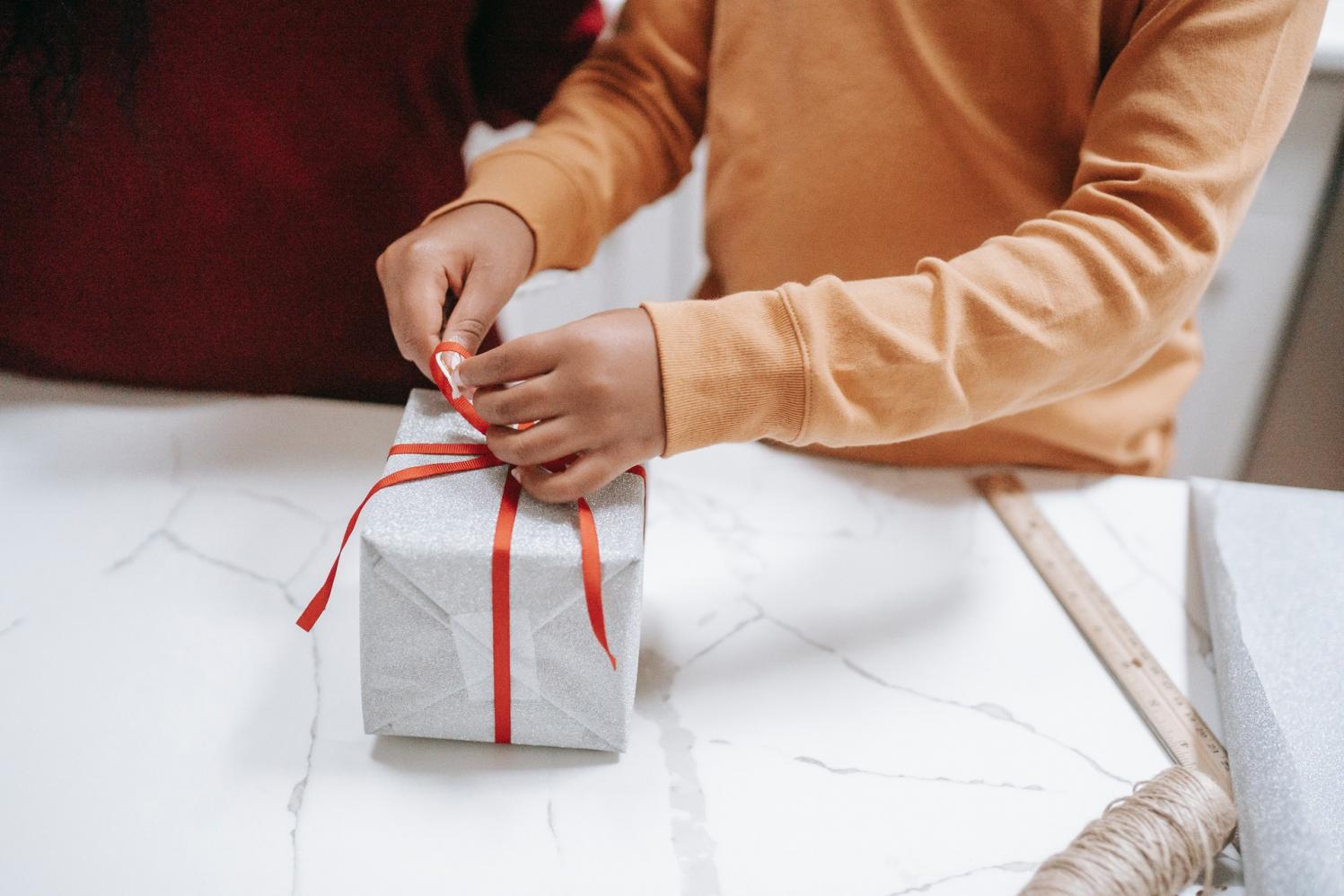 Lojas são obrigadas a trocar presentes de natal? Saiba o que diz a lei