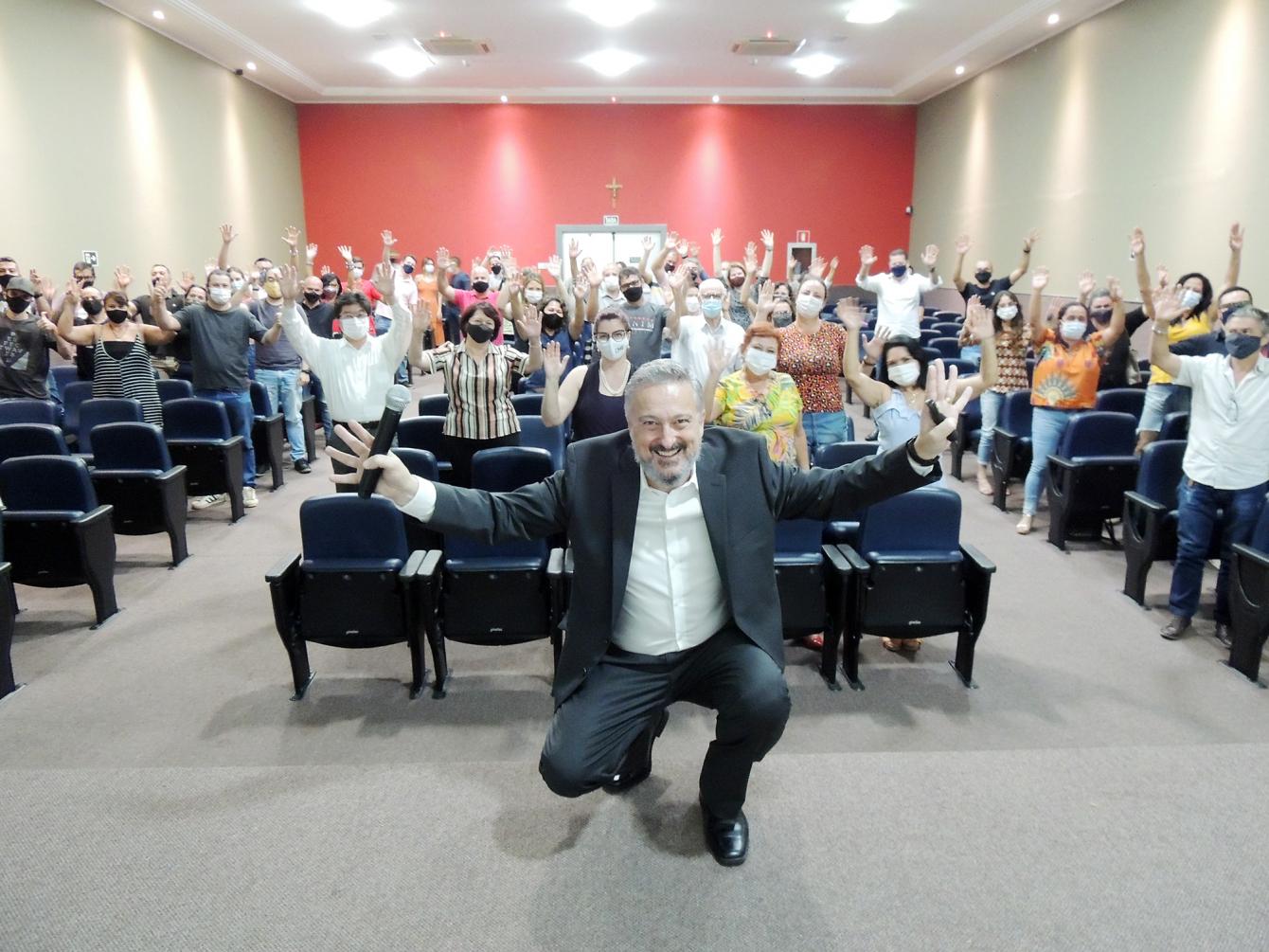 Edson De Paula apresentou a importância de se conectar com as pessoas em sua palestra na ACIL