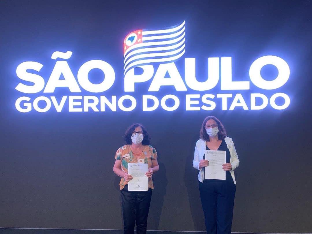Vice-prefeita e a secretária de Justiça e Cidadania de Cordeirópolis assinam três convênios com o Governo do Estado