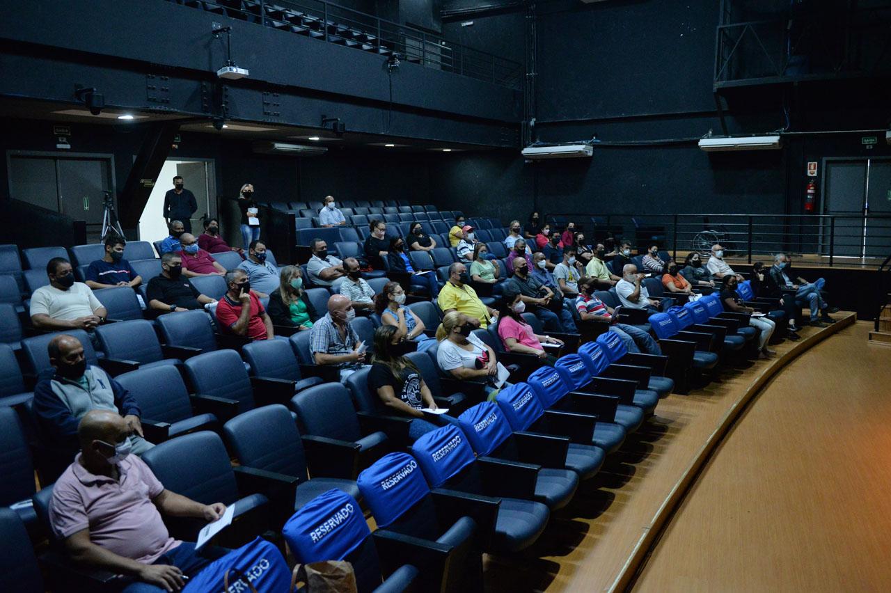 Prefeito de Limeira participa de palestra de integração de motoristas e monitores