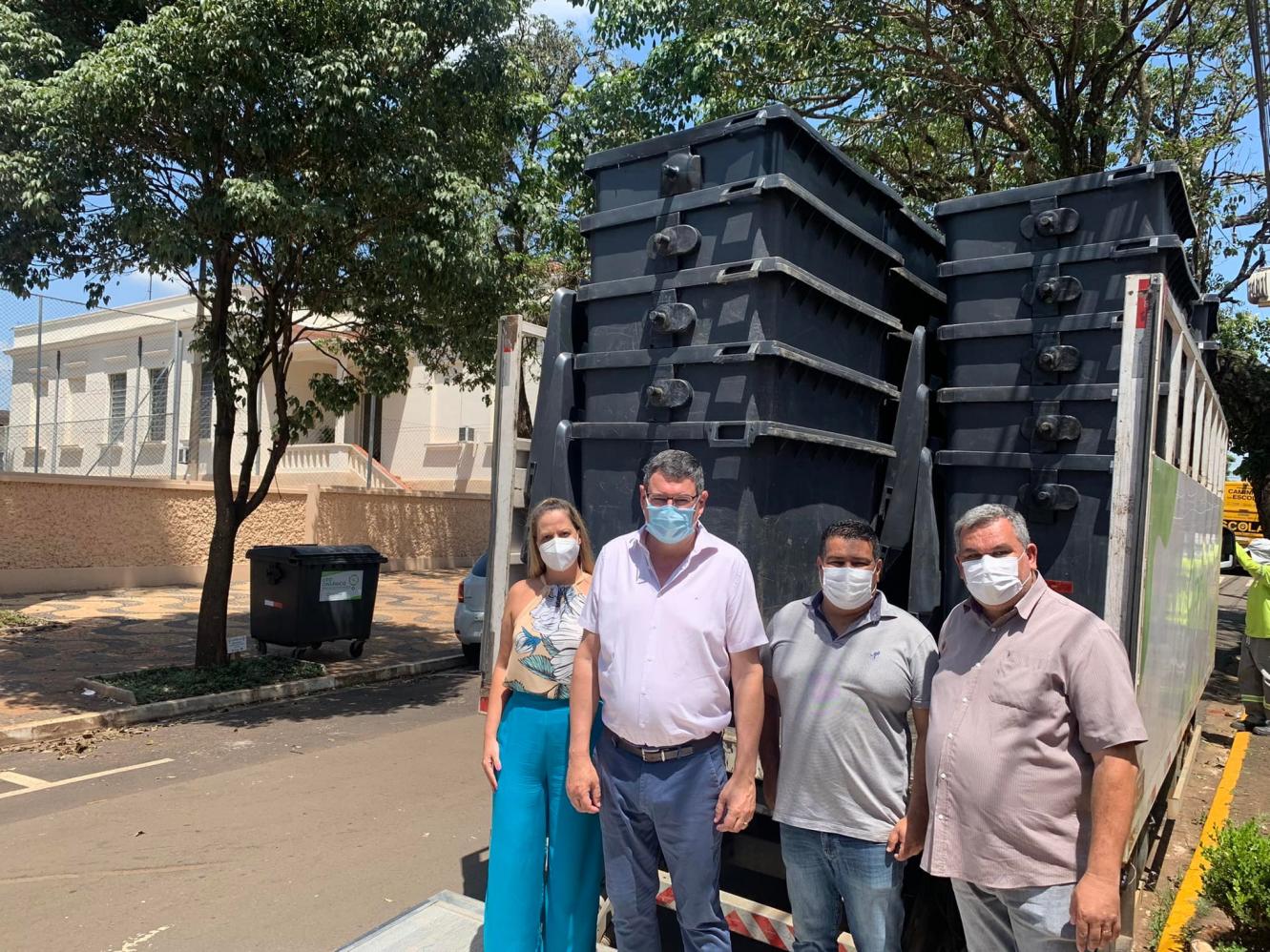 Escolas e Postos de Saúde de Cordeirópolis recebem lixeiras containers