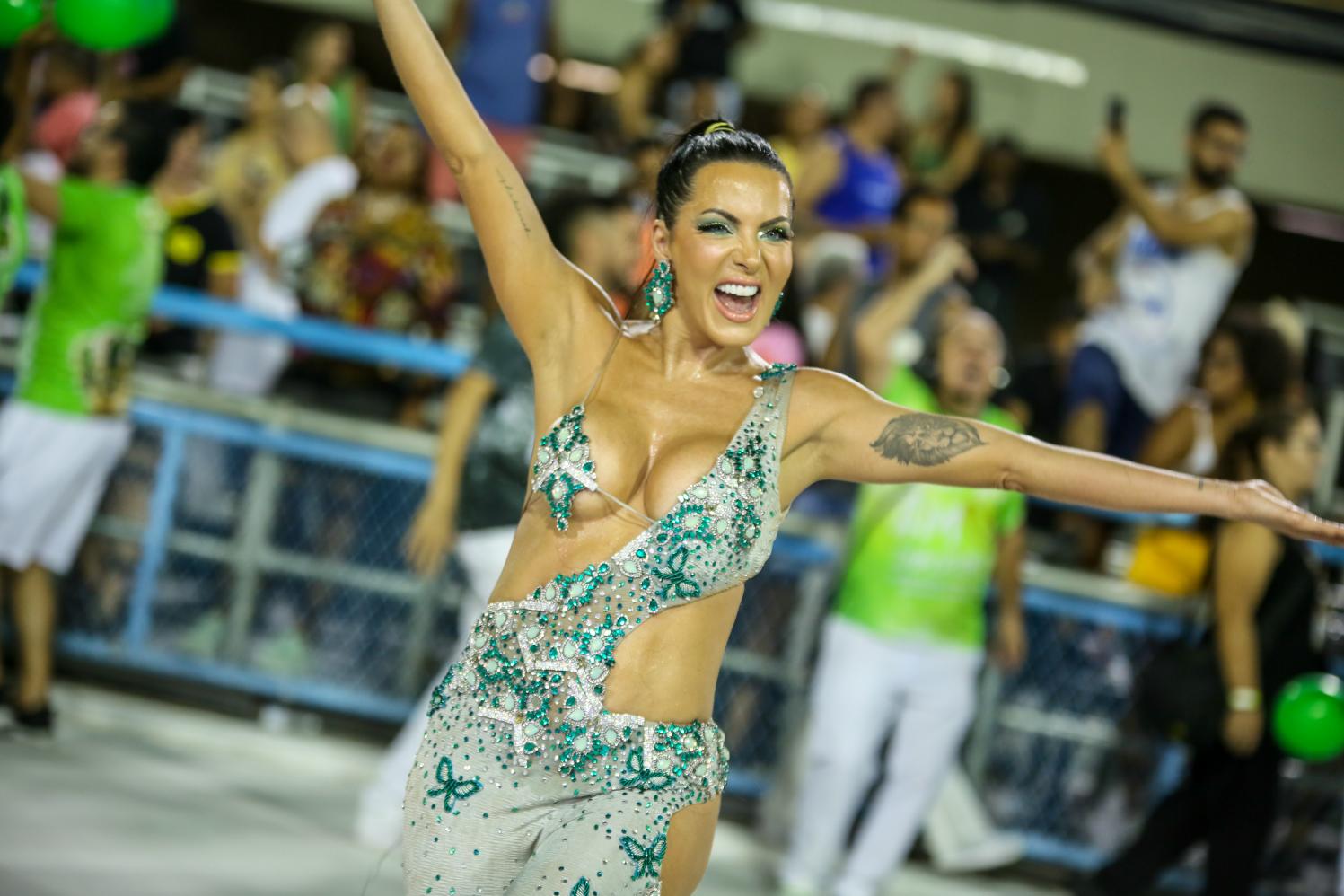 Musa da Imperatriz Leopoldinense, Carla Prata participa de ensaio no Rio de Janeiro