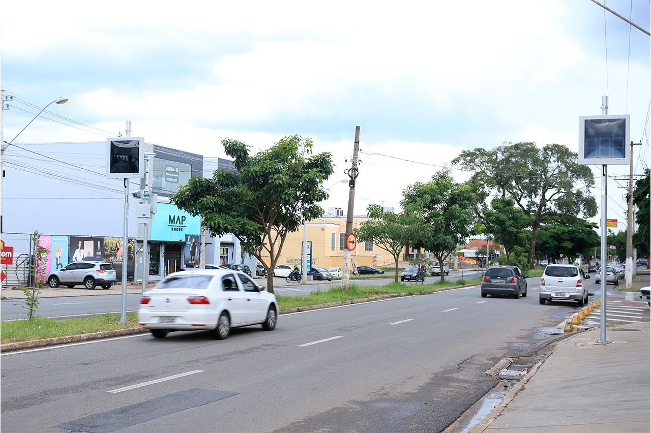 Lombadas eletrônicas são instaladas em Limeira