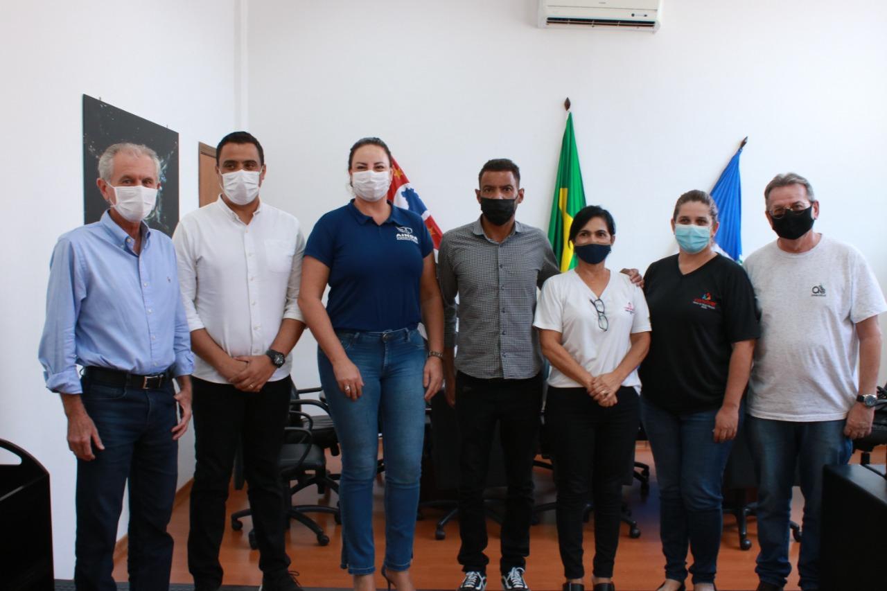 Prefeito e vereador de Limeira anunciam verbas para entidades