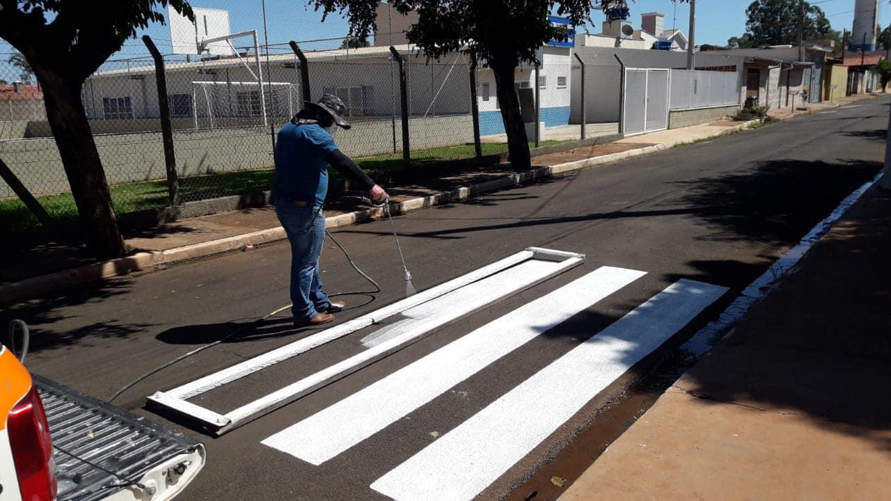 Vias públicas de Cordeirópolis recebem manutenção na sinalização horizontal