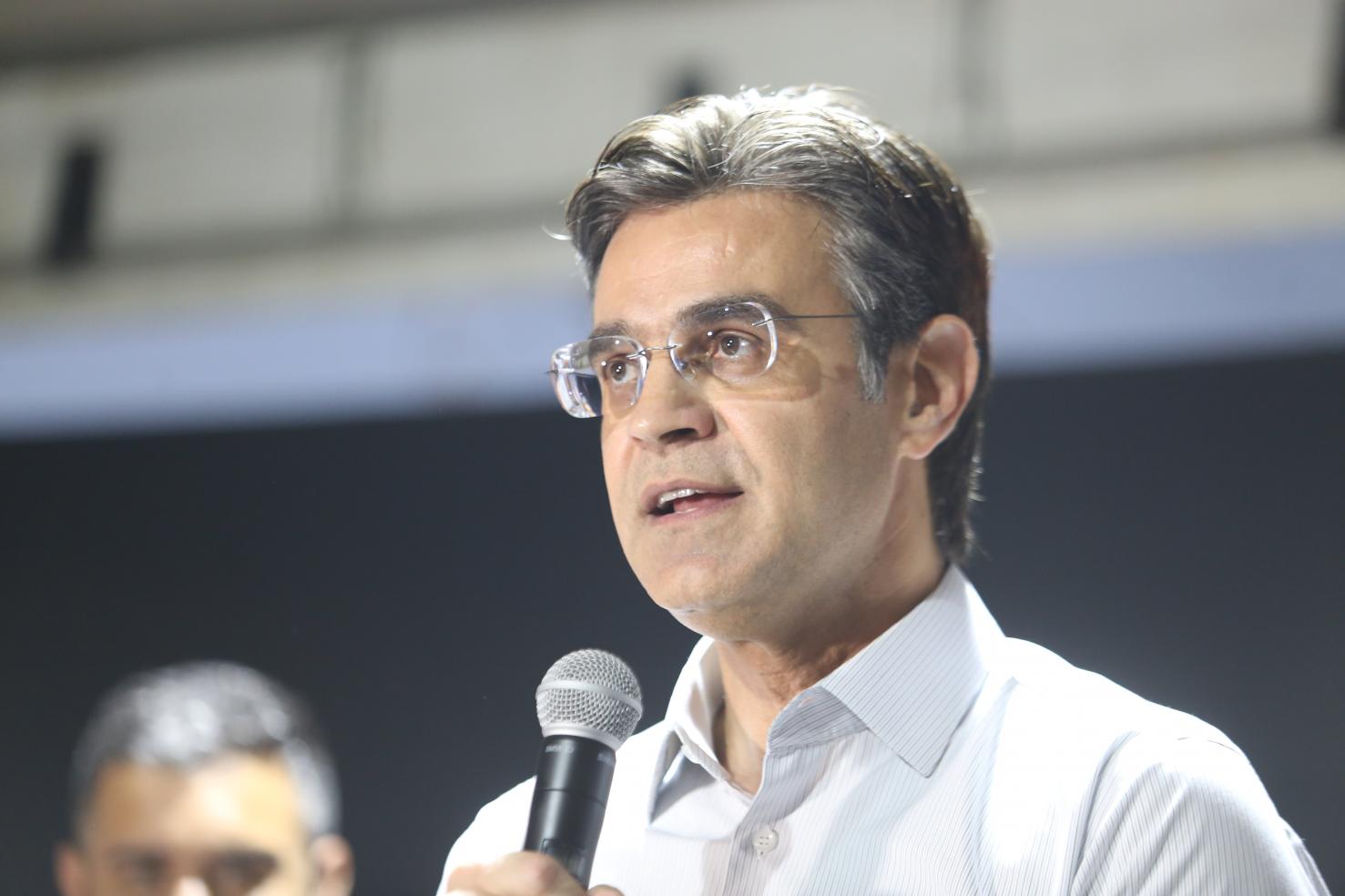 Rodrigo Garcia autoriza pagamento retroativo do piso nacional para professores estaduais