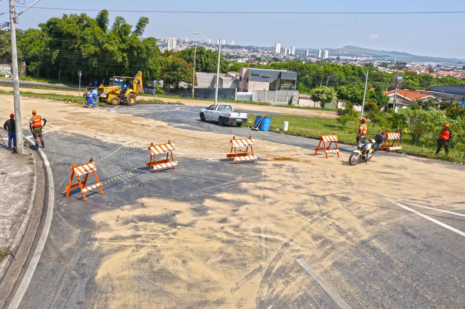 Prefeitura de Limeira faz força-tarefa para limpeza de via após acidente