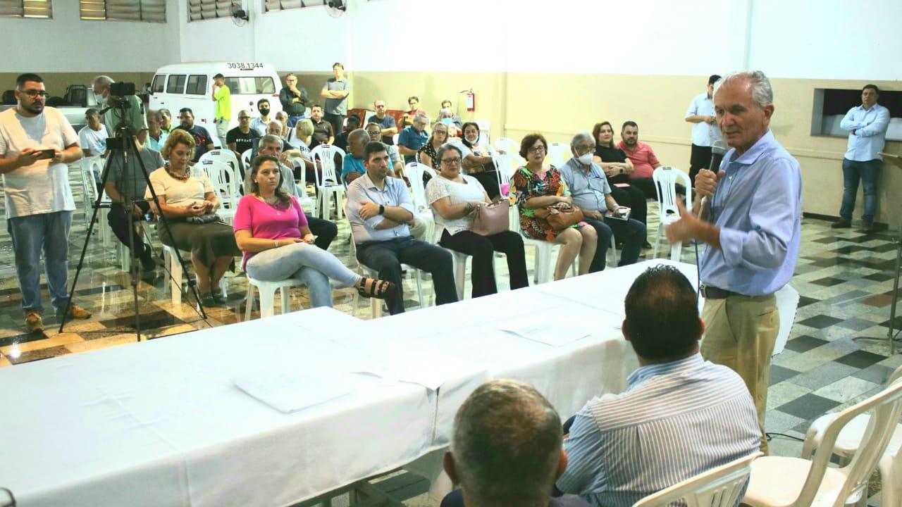 Prefeito de Limeira se reúne com população e ouve demandas do bairro