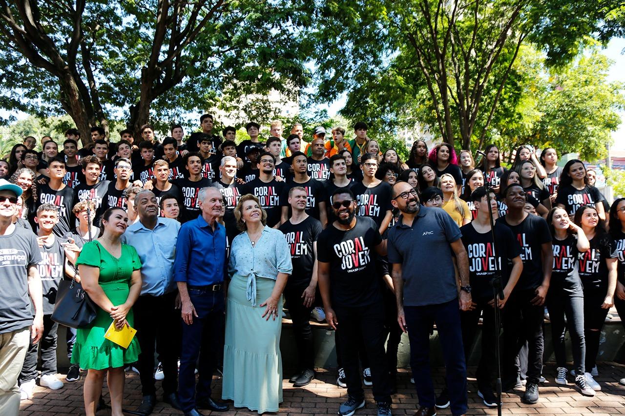 Prefeito de Limeira acompanha evento na Praça Toledo Barros