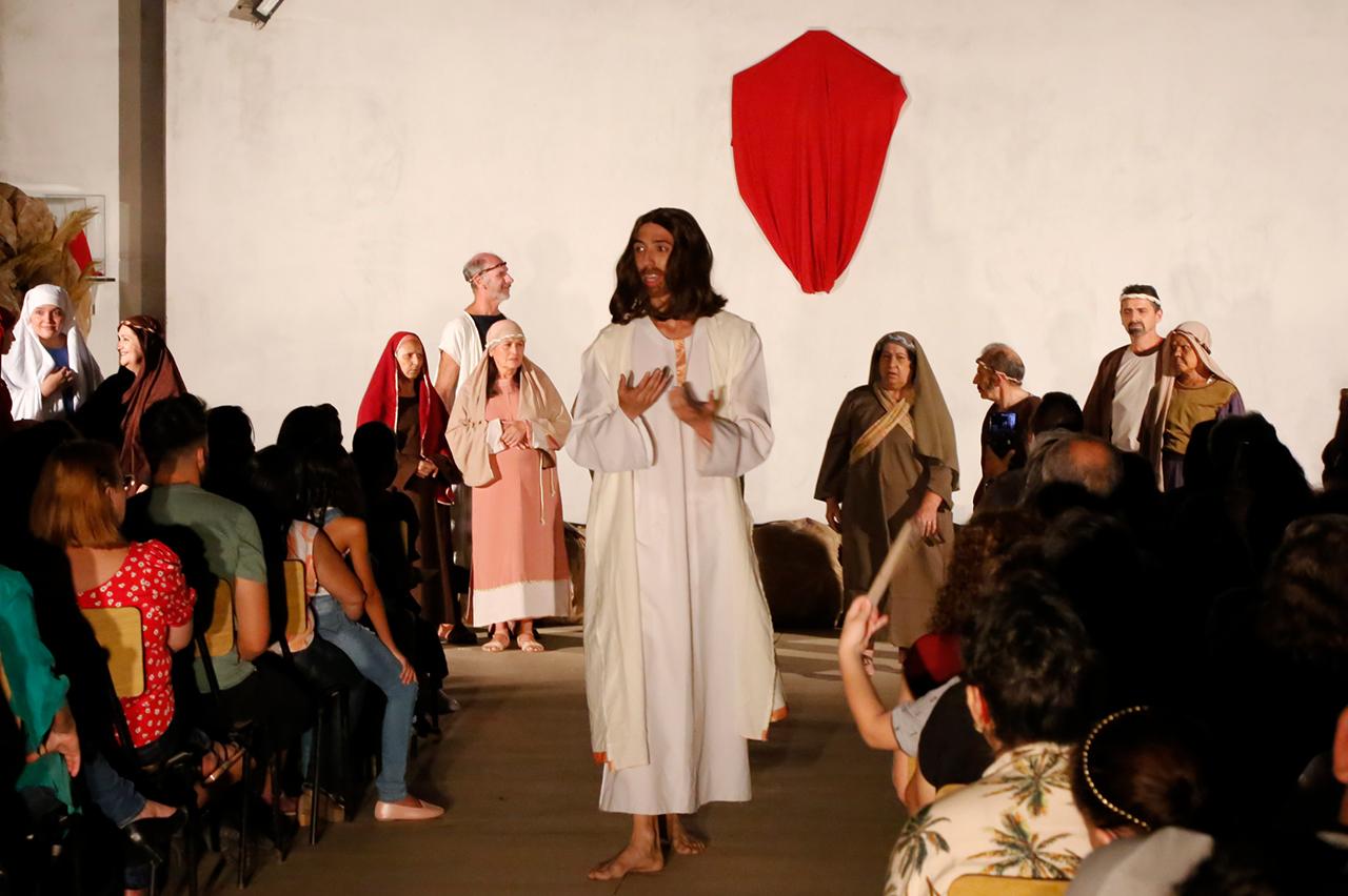 Pré-estreia da Via-Sacra em Limeira é aplaudida de pé