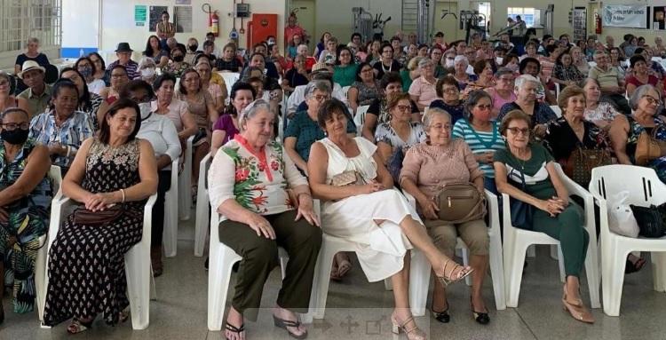 Mães da terceira idade participam de celebração em Cordeirópolis