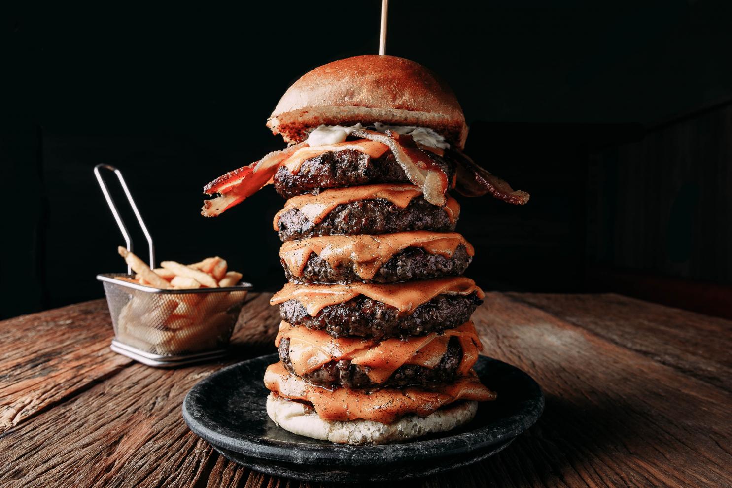 Para comemorar o Dia Mundial do Hambúrguer restaurante de Limeira lança competição