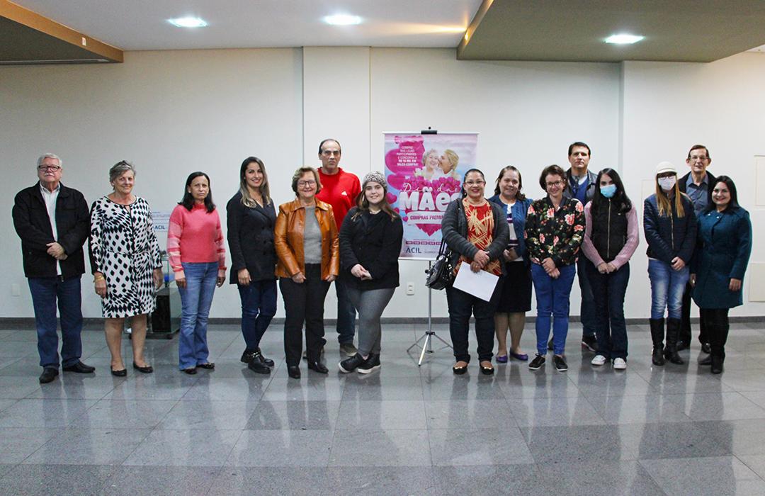 ACIL e Sicomércio realizam entrega de R$ 15 mil em vales-compra para ganhadores da campanha de Dia das Mães