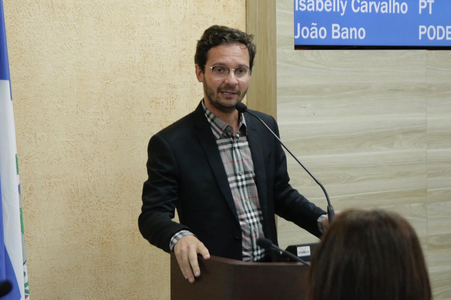 Prefeito de Limeira acompanha sessão de homenagem a Gazin Semijoias