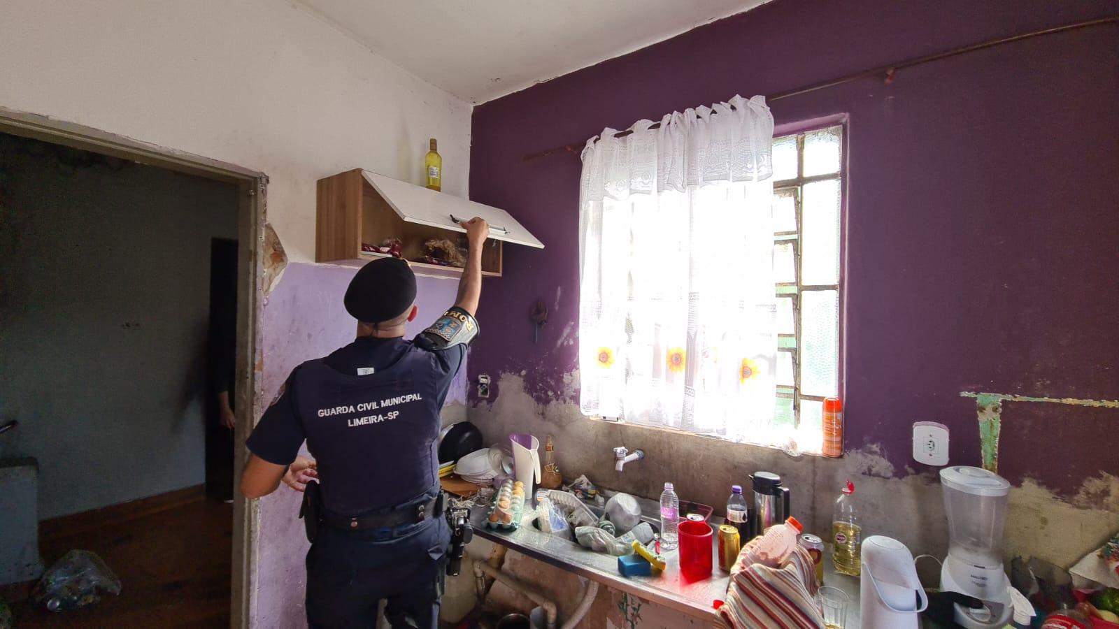 Operação da GCM de Limeira lacra hotel abandonado usado como ponto de tráfico de drogas