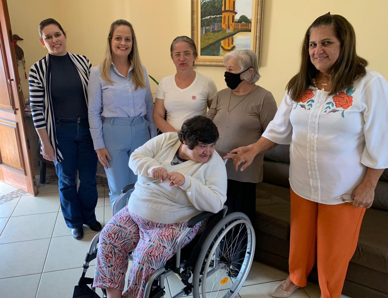 Fundo Social de Cordeirópolis realiza doação de cadeira de rodas