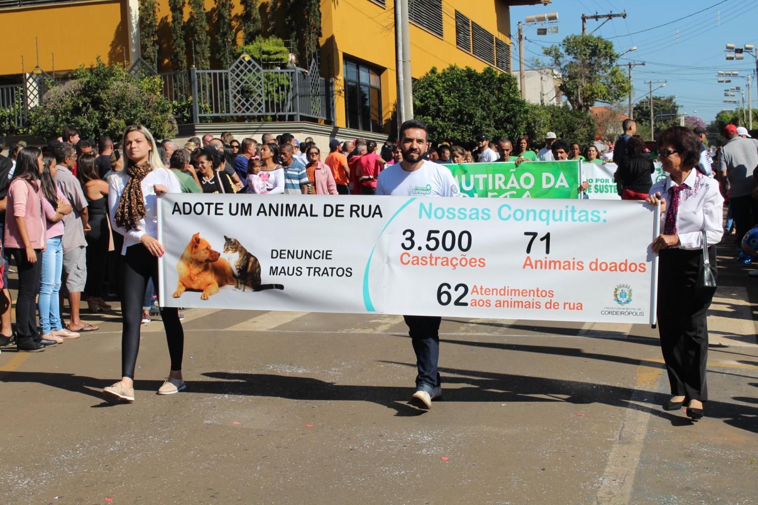 Desfiles Cívico e Solidário marcam o início das festividades do aniversário de 74 anos de Cordeirópolis