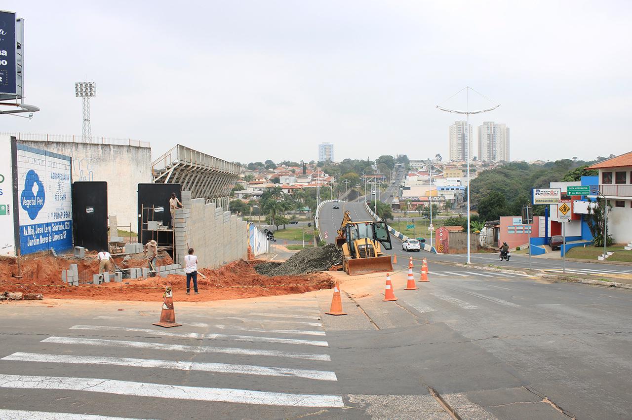 Avançam obras na Av. Comendador Agostinho Prada em Limeira