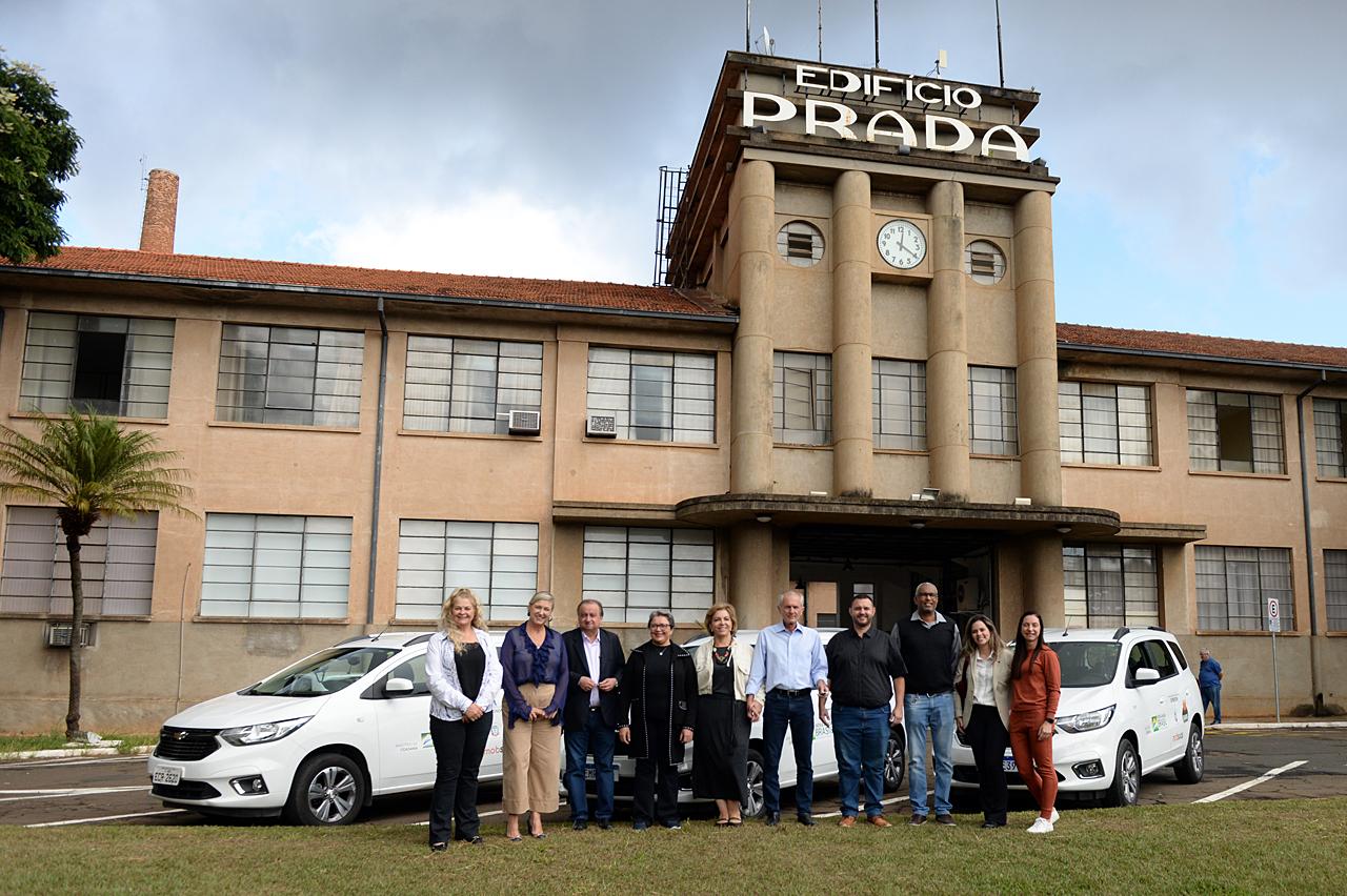 Prefeitura entrega três veículos para assistência social de Limeira