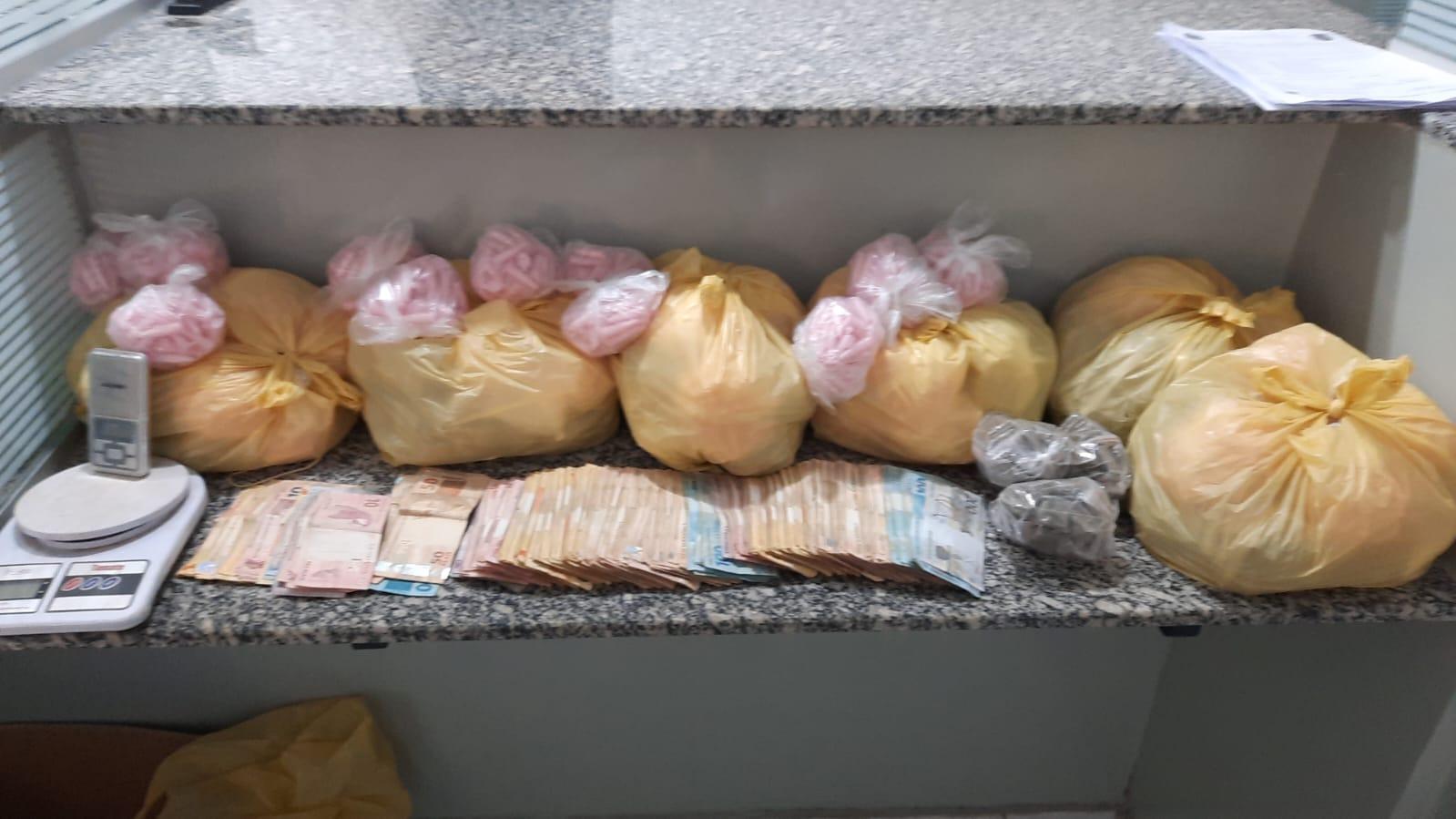 GCMs de Limeira fazem apreensão de drogas e R$ 21.040,00 em dinheiro