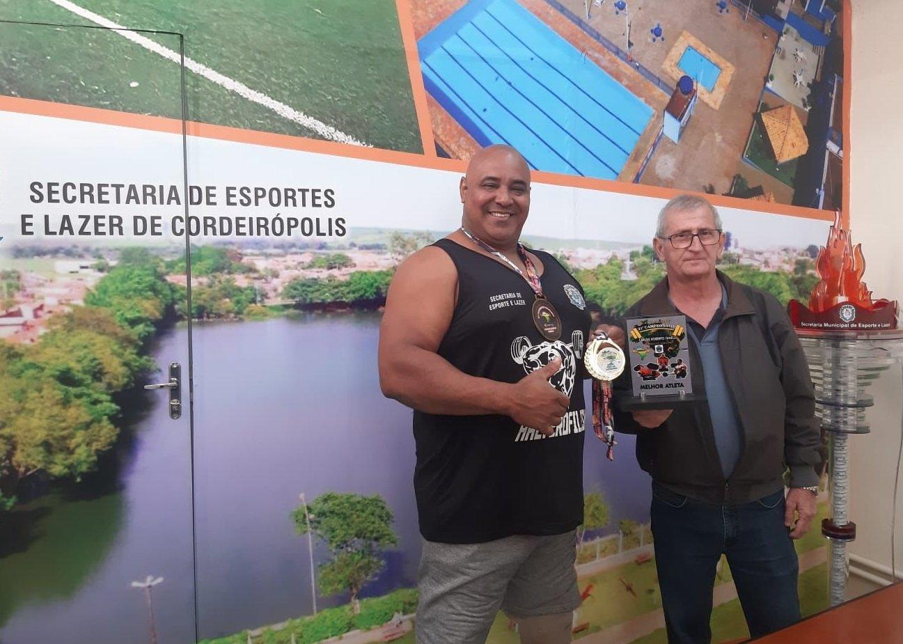 Atleta cordeiropolense se torna tricampeão brasileiro de Supino Raw