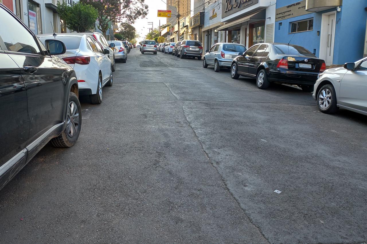 Ação de recapeamento chega à Rua Visconde do Rio Branco em Limeira