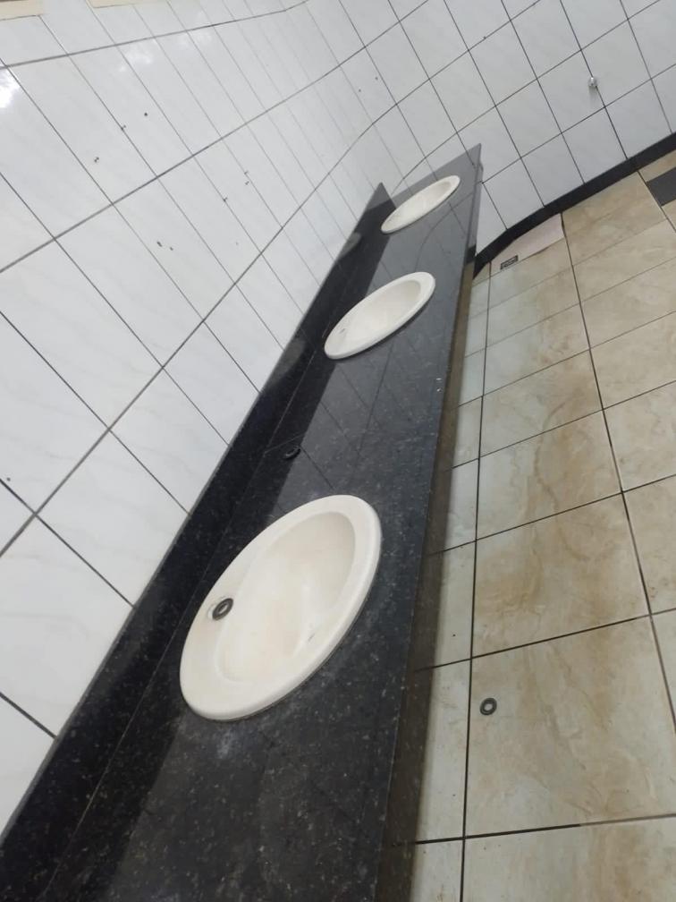 Vandalismo gera estragos em banheiro público na Praça da Matriz de Cordeirópolis