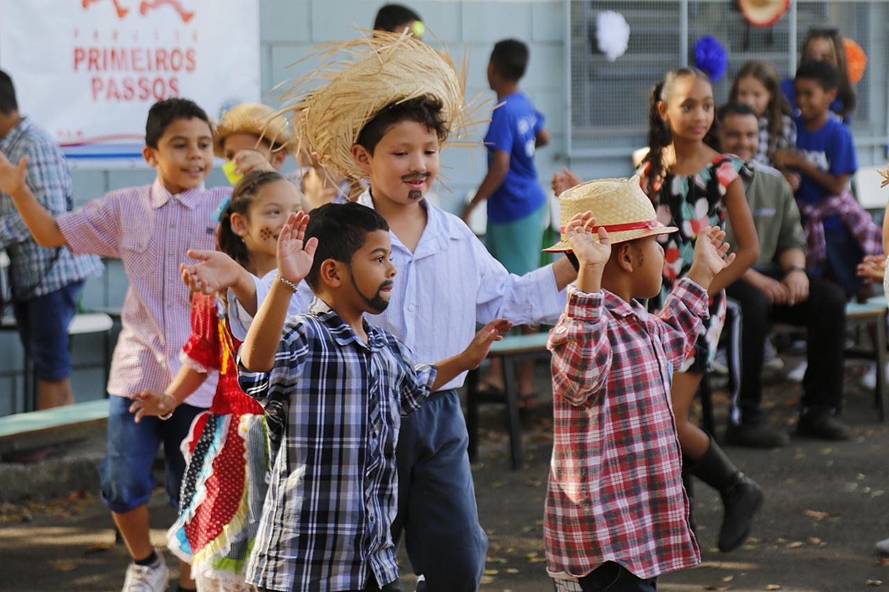 Festa julina reúne crianças e idosos em Centro Comunitário em Limeira