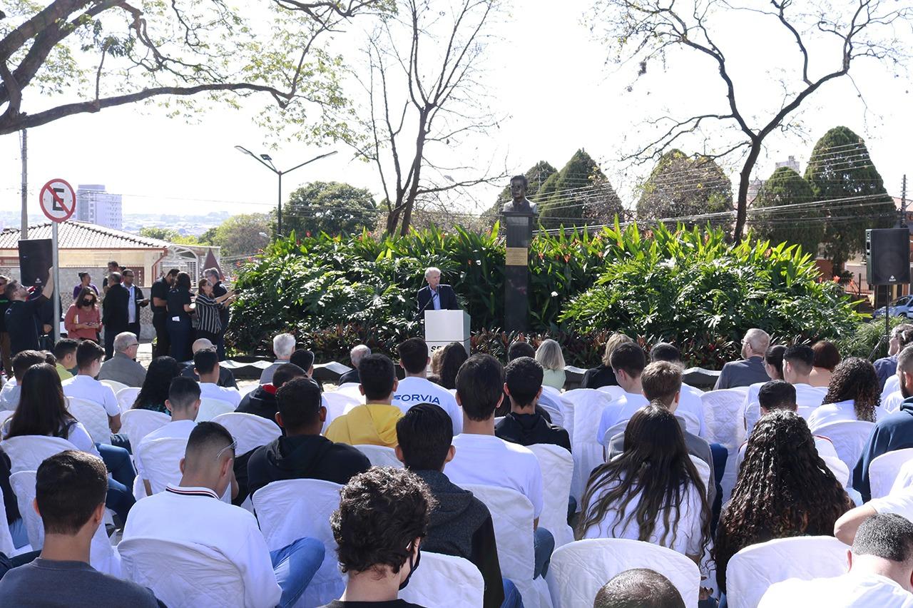 Prefeito de Limeira prestigia comemorações de 60 anos do Senai