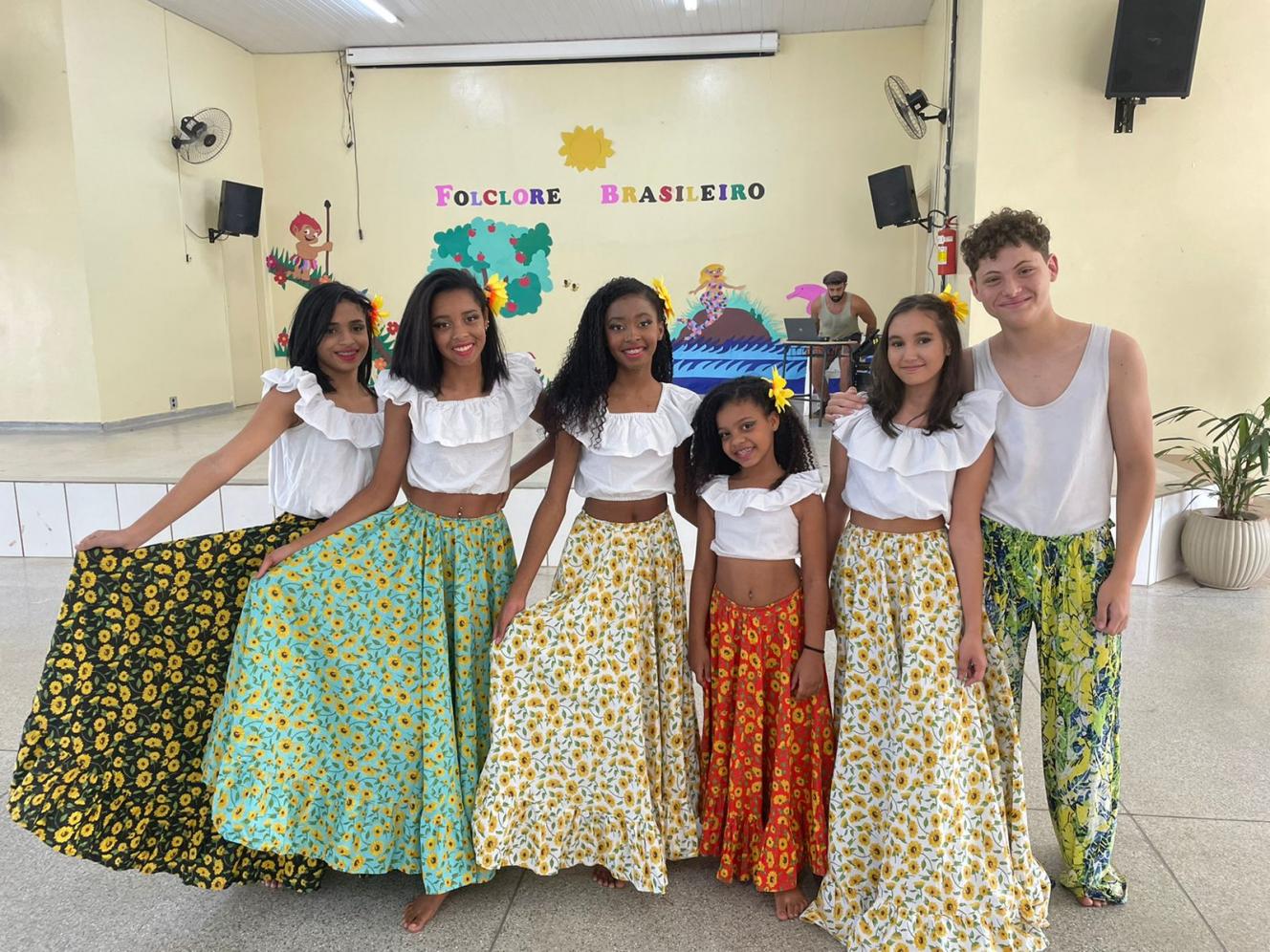 Estudantes celebram Dia do Folclore no Centro de Convivência do Idoso em Cordeirópolis
