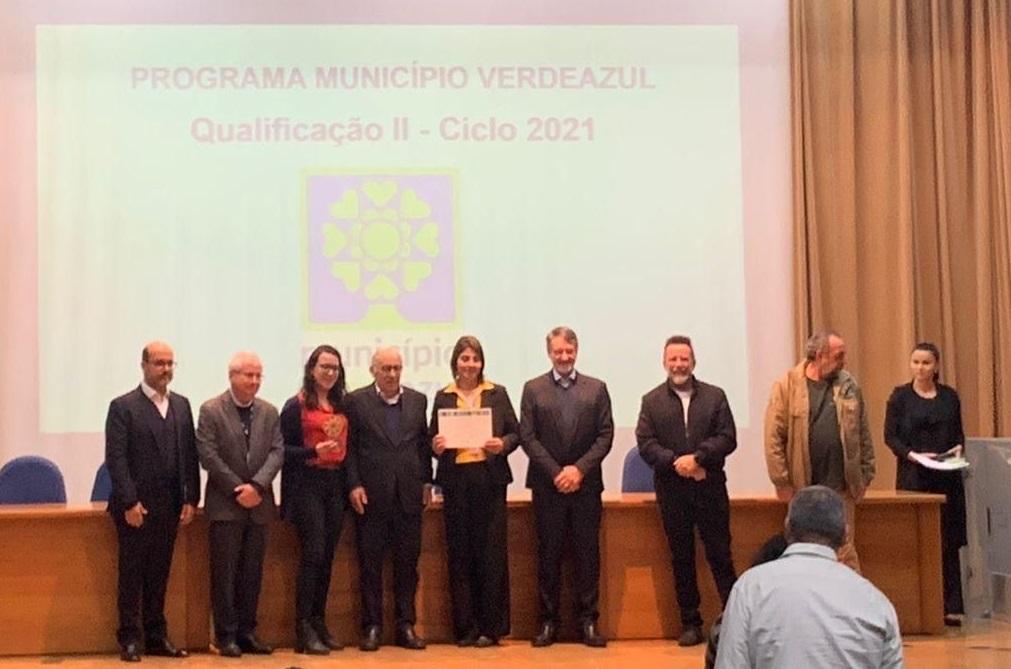 Cordeirópolis recebe troféu do Programa Município Verde Azul