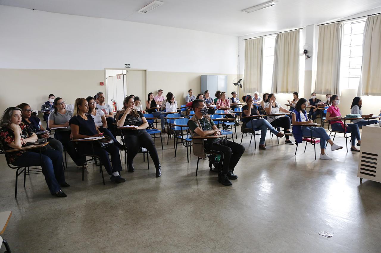 Coordenadores de UBSs de Limeira recebem capacitação sobre febre maculosa