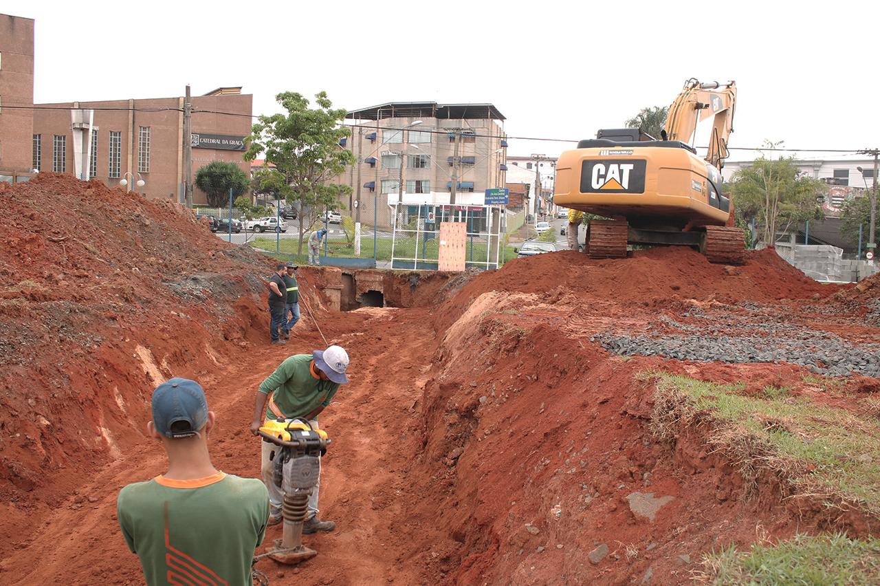 Implantação de galeria complementar avança na região do Tiro de Guerra em Limeira